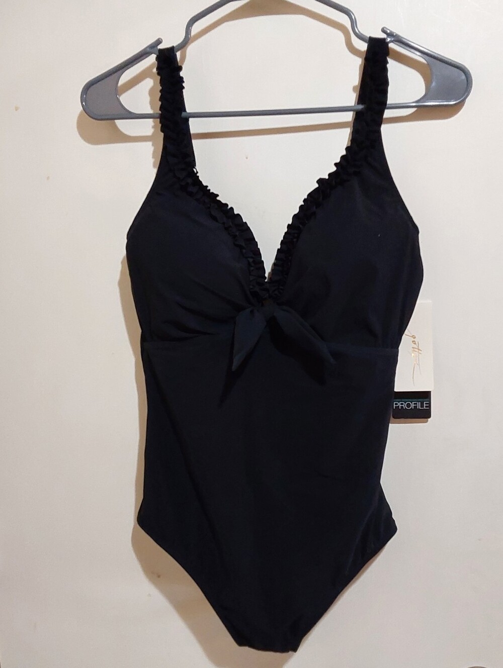 🌺 NWT Profile by Gottex Black Ruffle Trim One-Piece Swimsuit